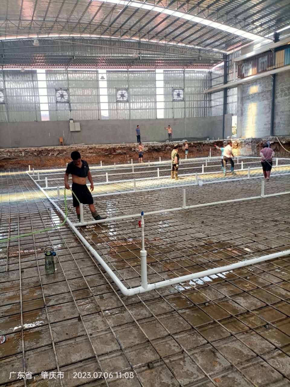 室内恒温泳池水循环管道预埋测压完成!