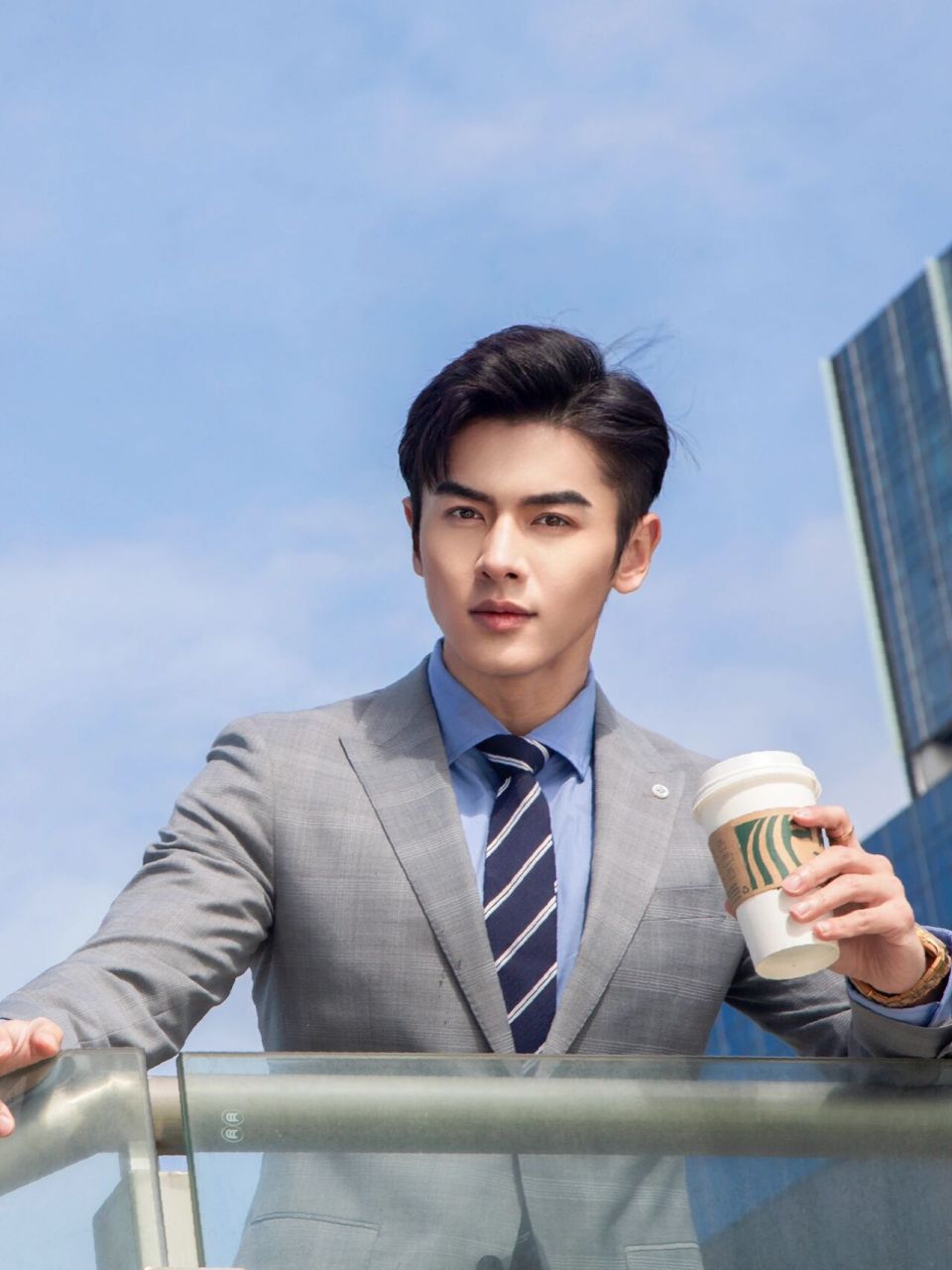 西装控|三十岁男人该有的样子 天气回暖了,给自己新入手一套浅色西装