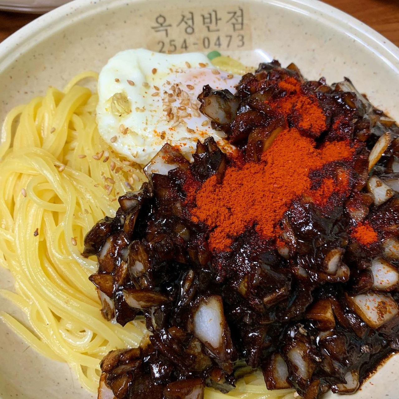 猪肉汤饭03 釜山人的火热 猪肉汤饭负责午餐 加入猪肉和大葱用辣汤