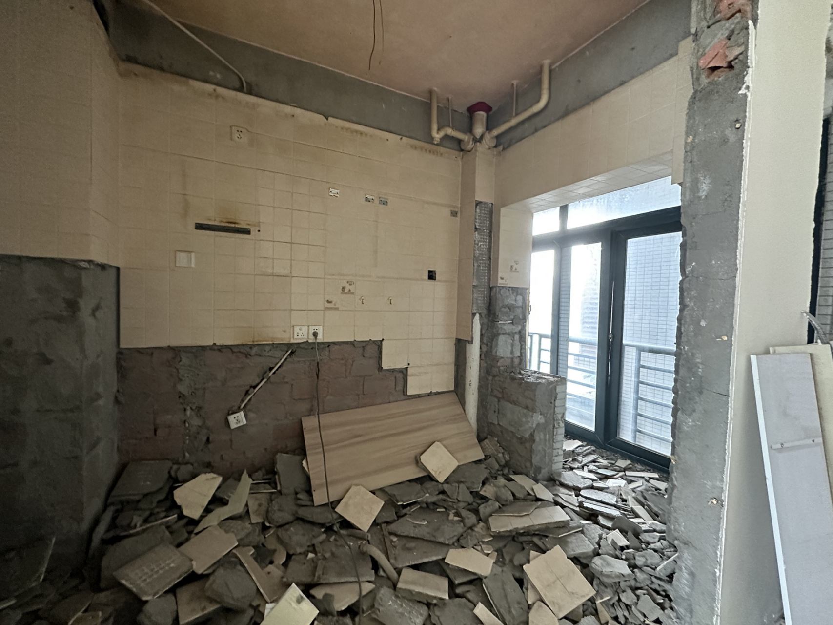 旧房翻新,拆除墙地砖需要怎么做?