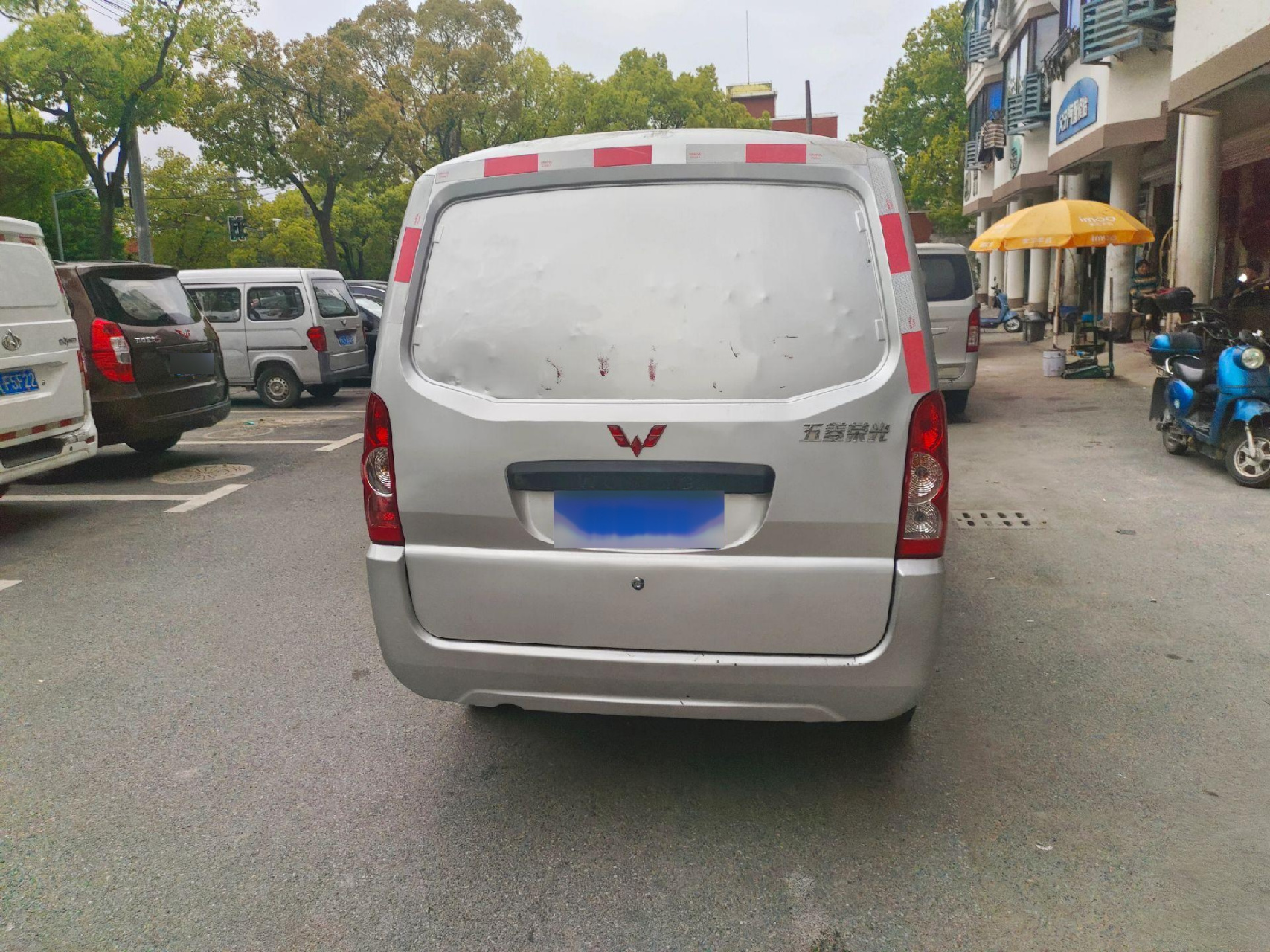 上海二手五菱荣光封窗货运面包车.