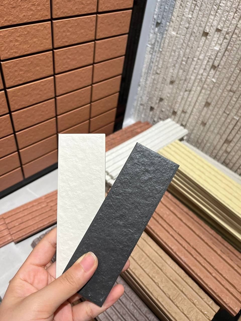 白兔外墙砖|纸皮砖 今日份推荐 45*145mm纸皮砖 	 米白77黑灰极简