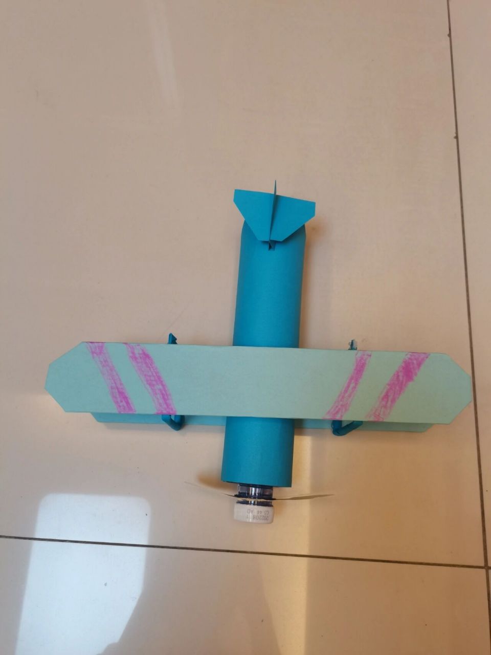 出动废旧材料手工作品小飞机 垃圾分类第二届"变废为宝"9599制作