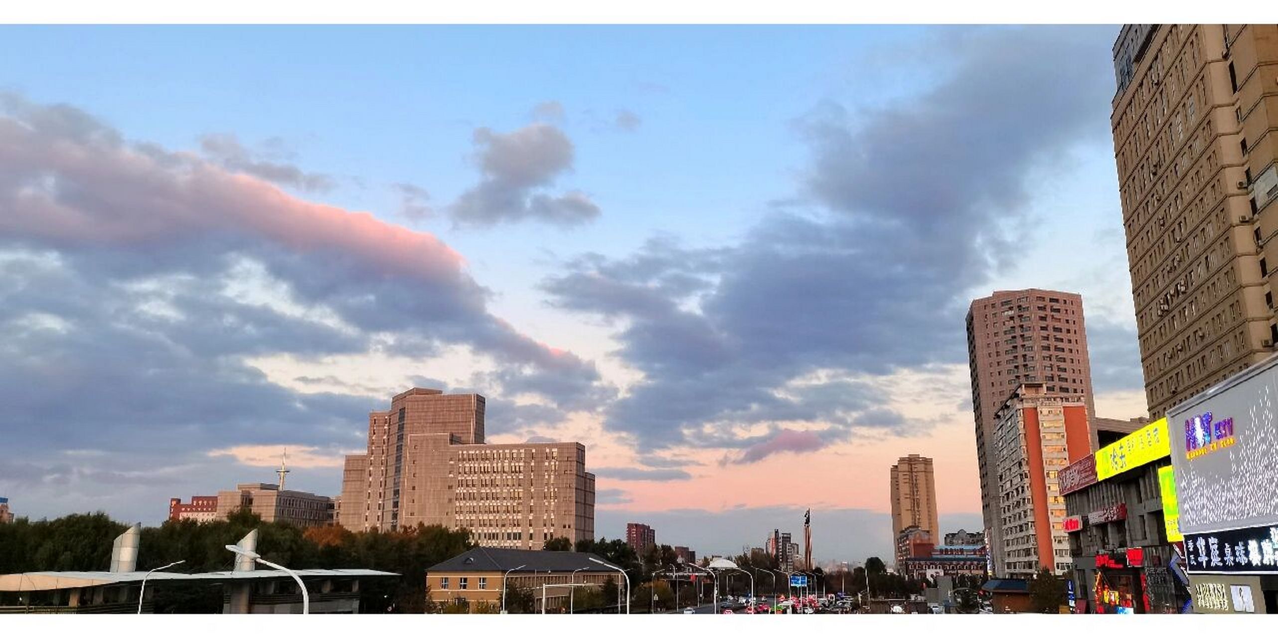 长春大学天桥 晚霞景色