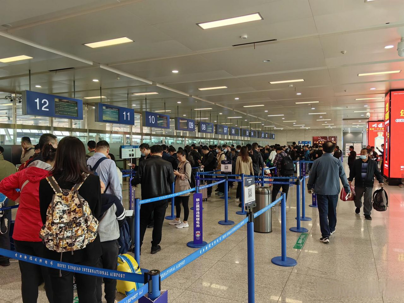 繁忙的合肥新桥国际机场