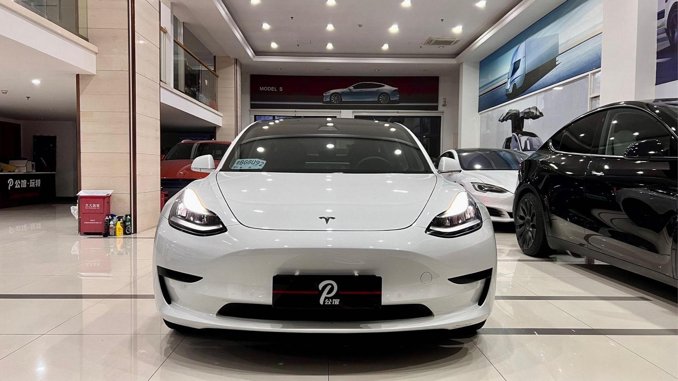 最新到店 21款特斯拉model3标准续航 选配珍珠白车漆02黑色内饰