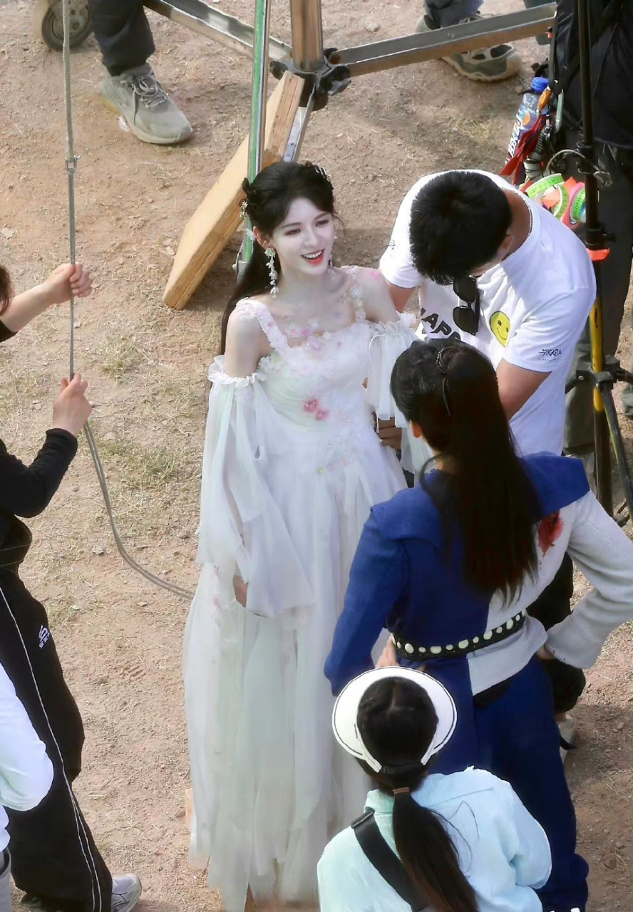 张予曦《斗罗大陆2》小舞造型路透96 感觉这个造型好奇怪