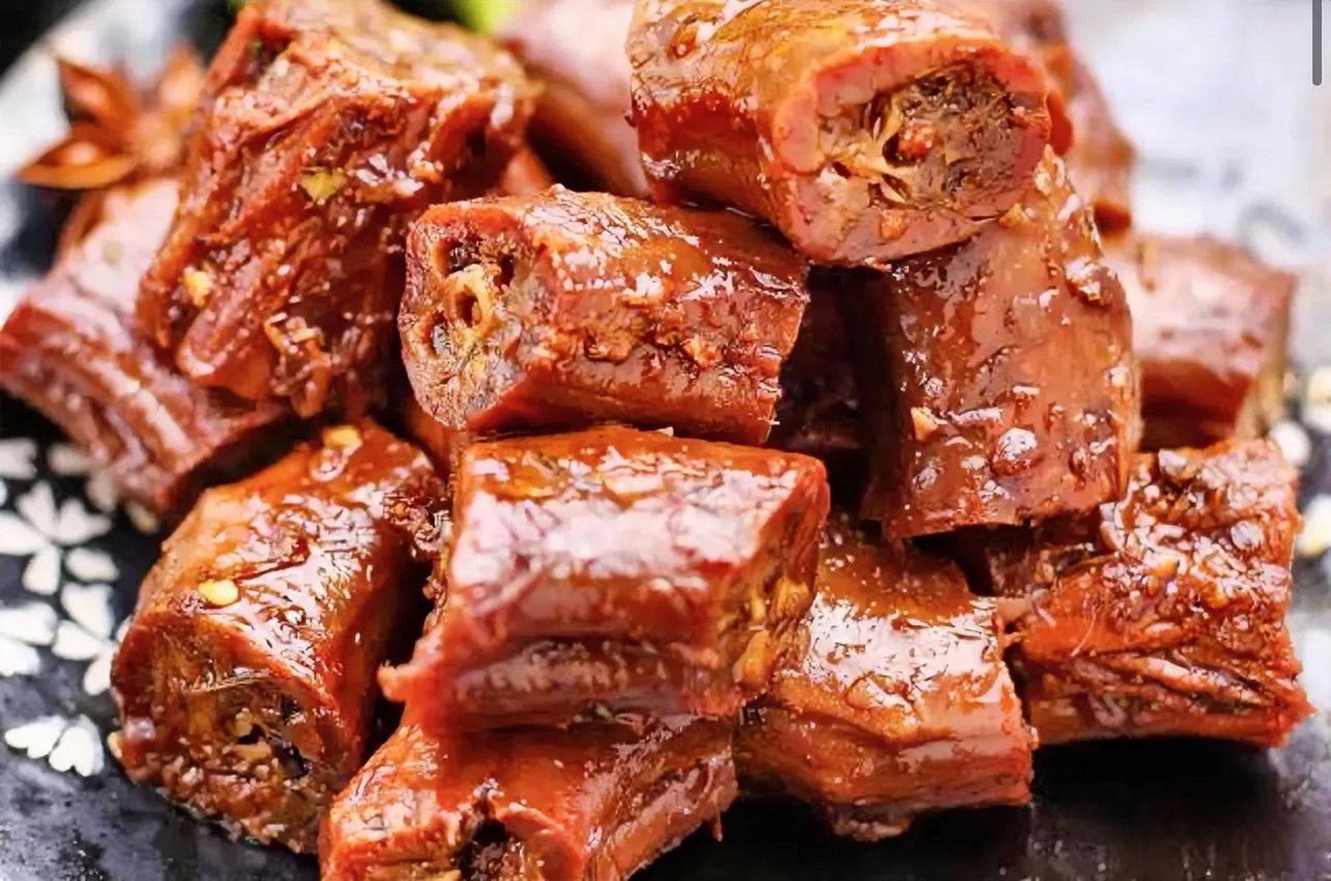 武汉鸭脖果然名不虚传,何必吃淄博烧烤?