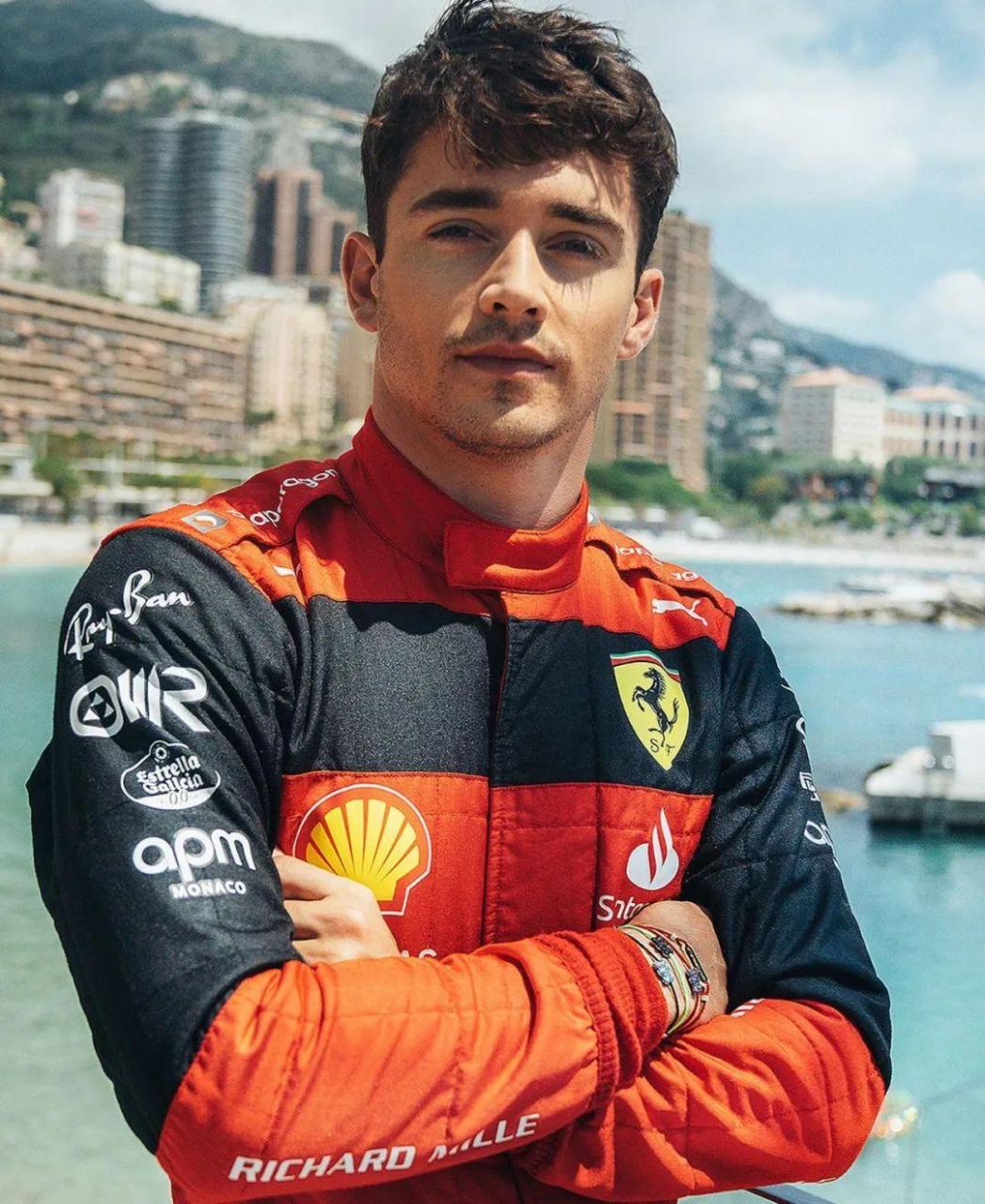 今年25岁的摩纳哥一级方程式车手 charles leclerc(夏尔·勒克莱尔)