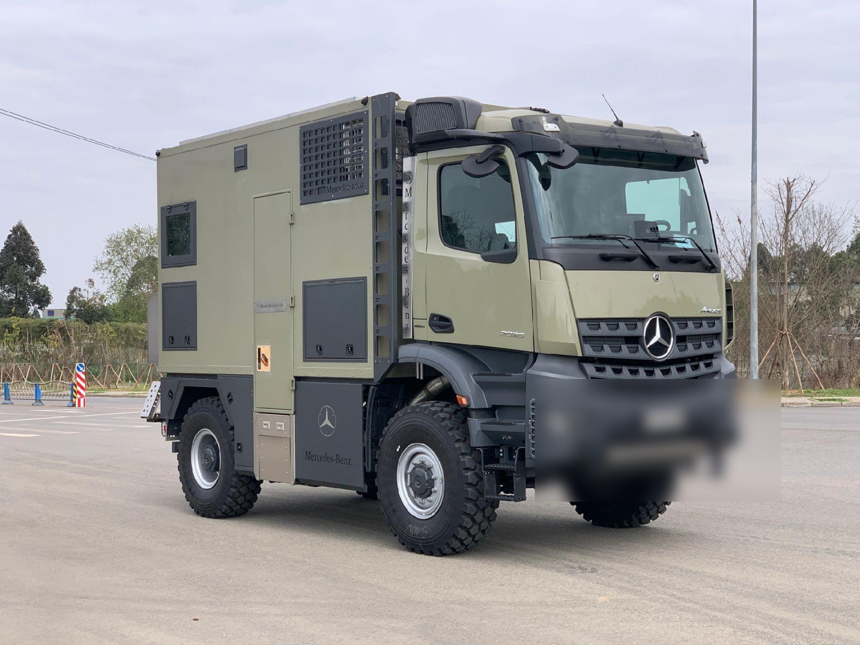 奔驰阿洛斯4×4重卡房车