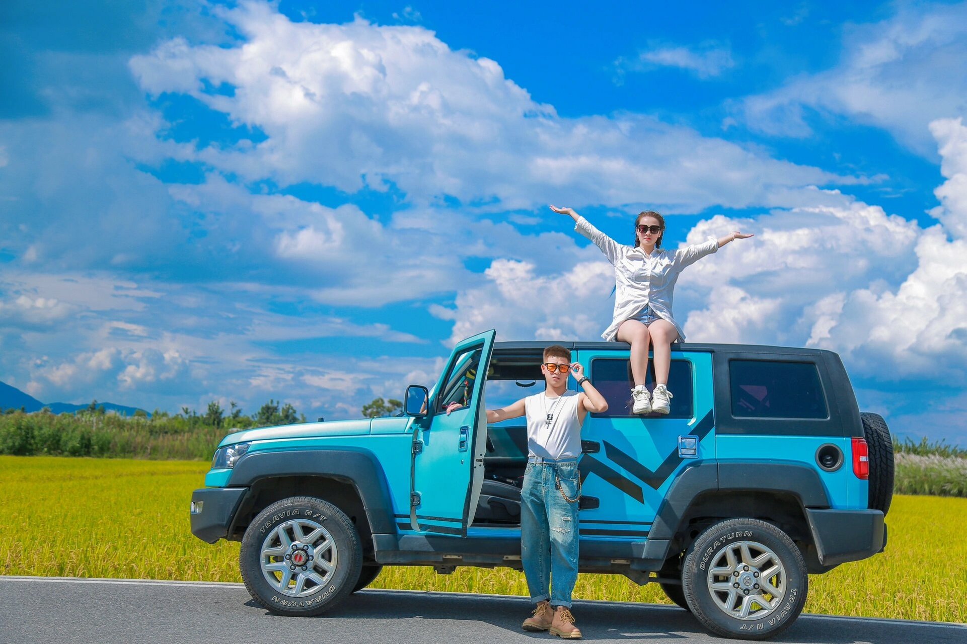 大理最酷92环洱海6015吉普车旅拍 情侣版 最近喜洲的稻谷都要收