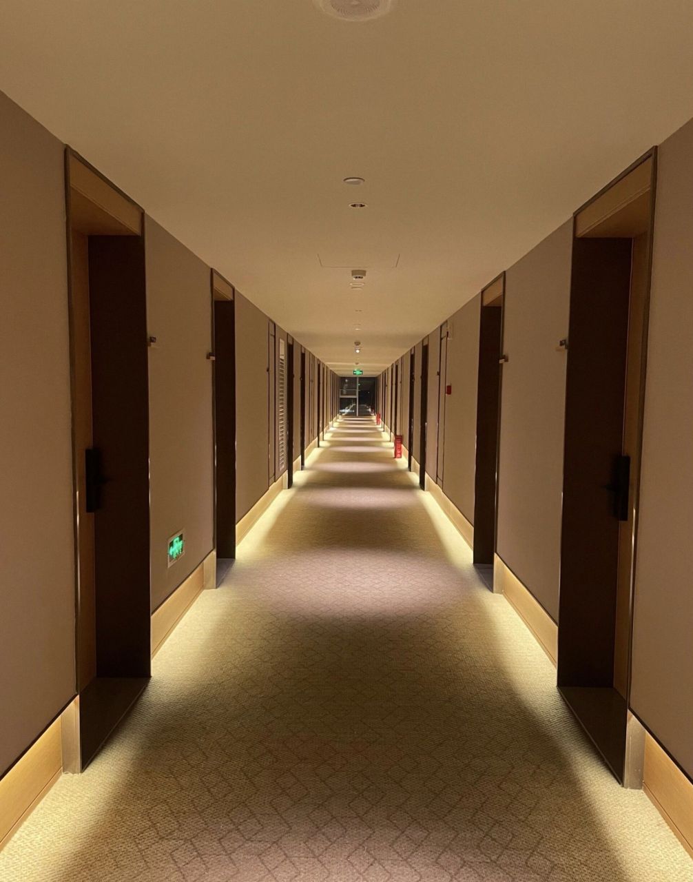 为什么说住酒店尽量不要住首尾间?