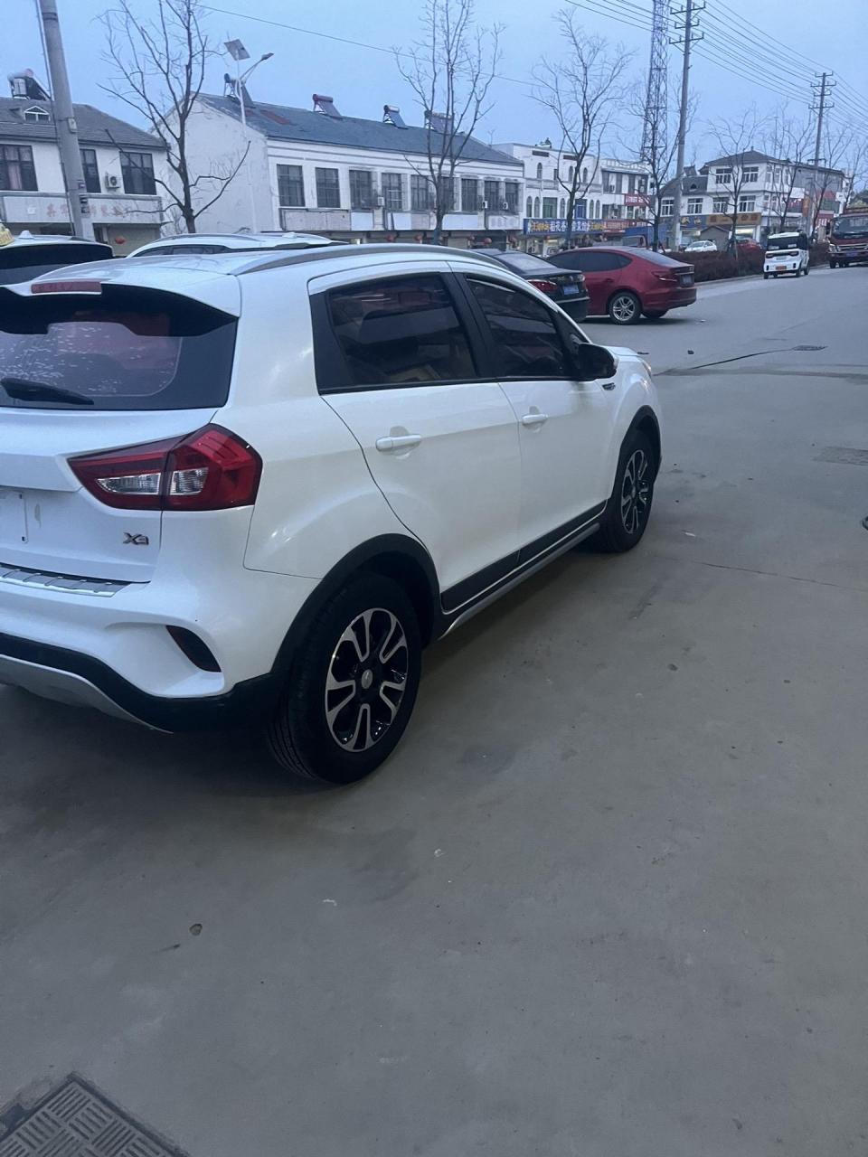 新到18年吉利远景x3自动挡1.5 小型suv 省油