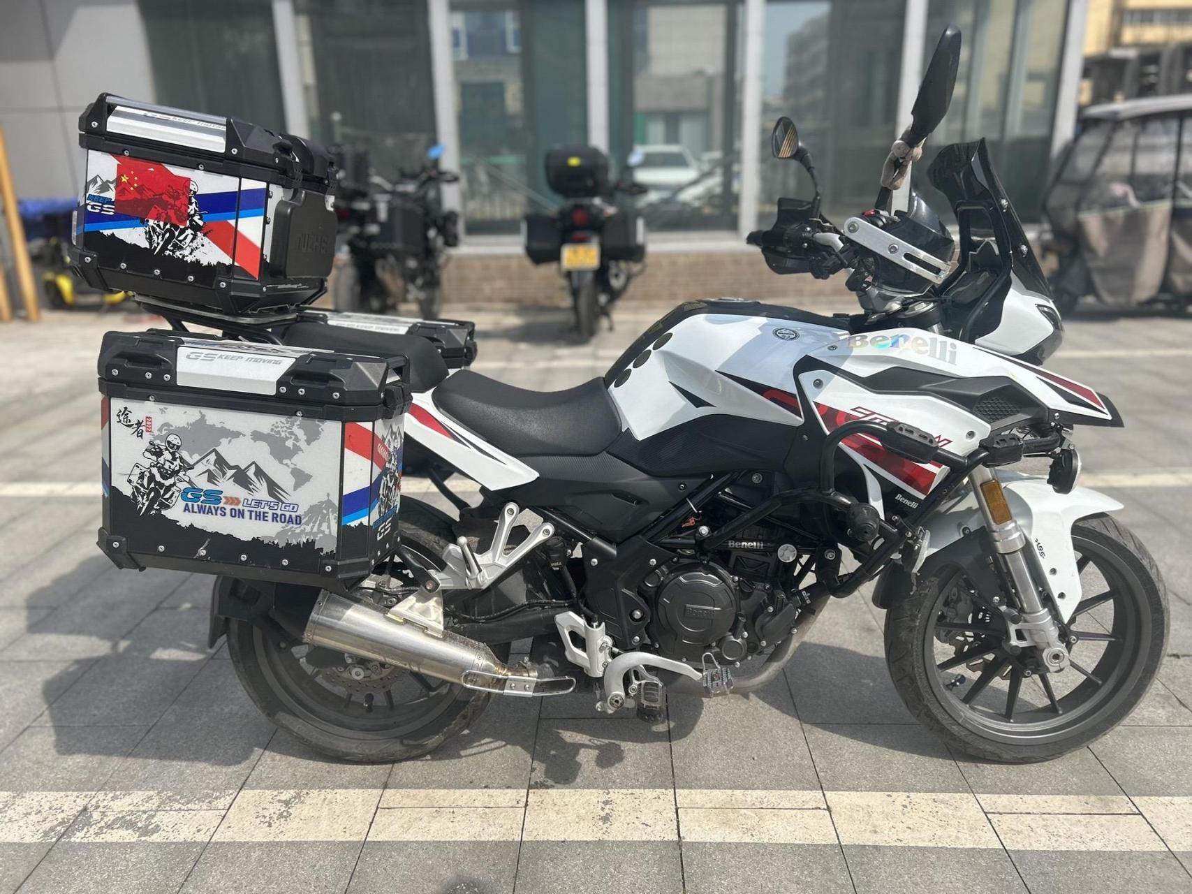 贝纳利trk251 入门级拉力 水冷250排量前后带abs 加装满配!