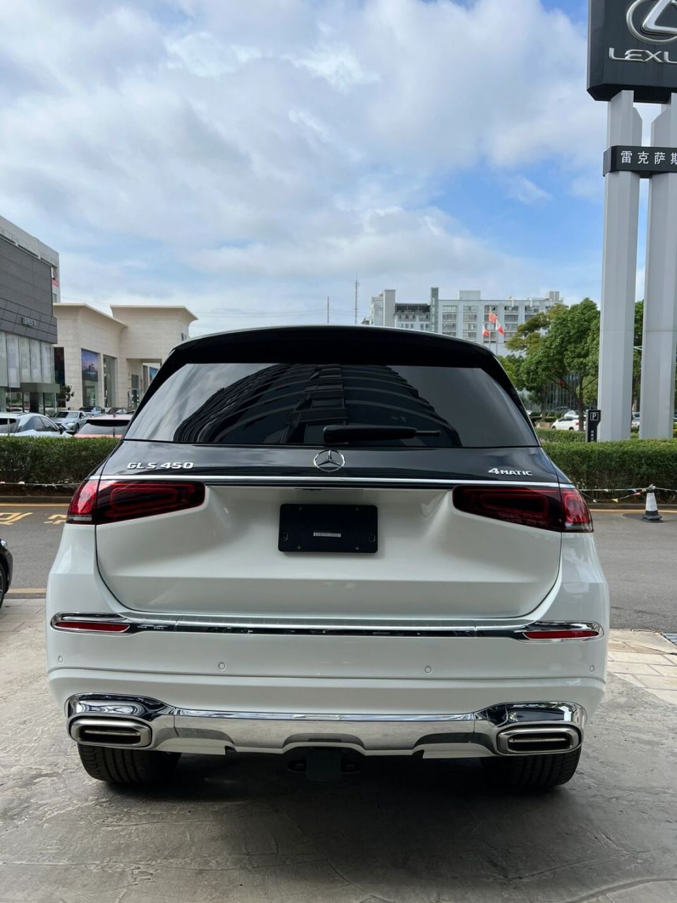 迈巴赫最好看的改色 黑白双拼,迈巴赫双拼改色 #奔驰gls450# #奔驰gls