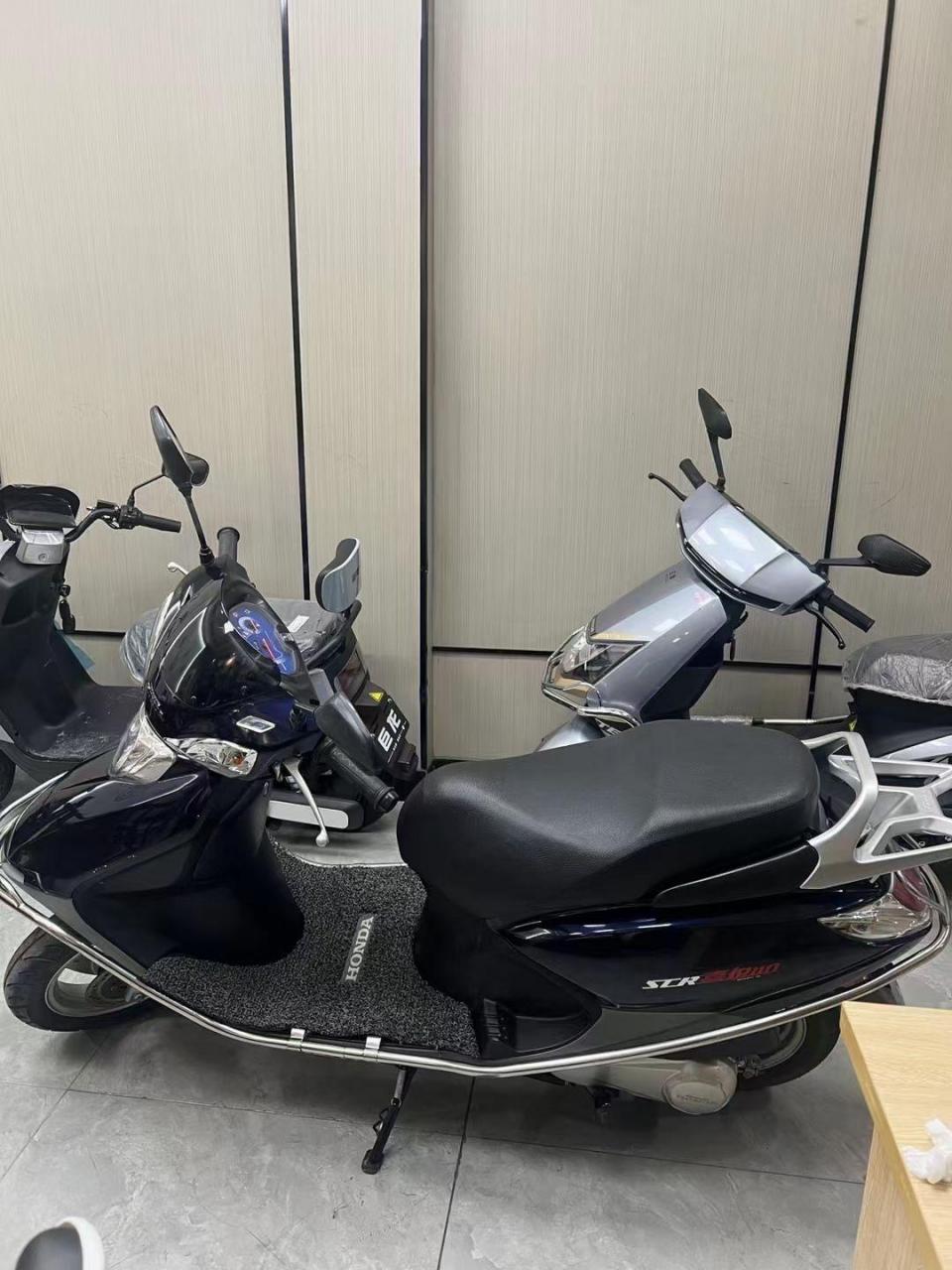 抵押到期高端五羊本田国四电喷喜悦110机,高配版前碟刹,蓝表,全铝合金