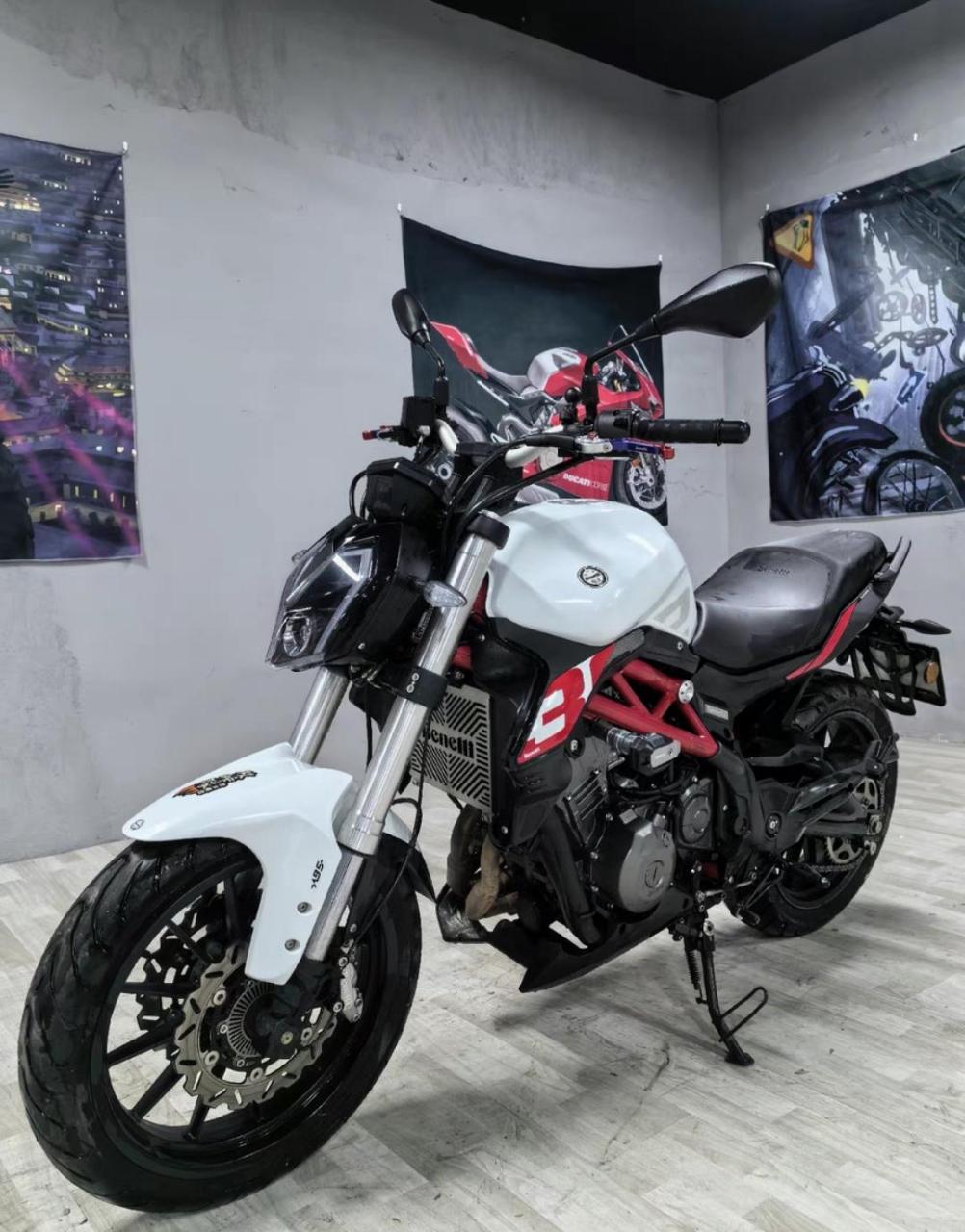 21年底贝纳利黄龙300,安全骑行7000公里,车况精品,无事故无拆修,全车