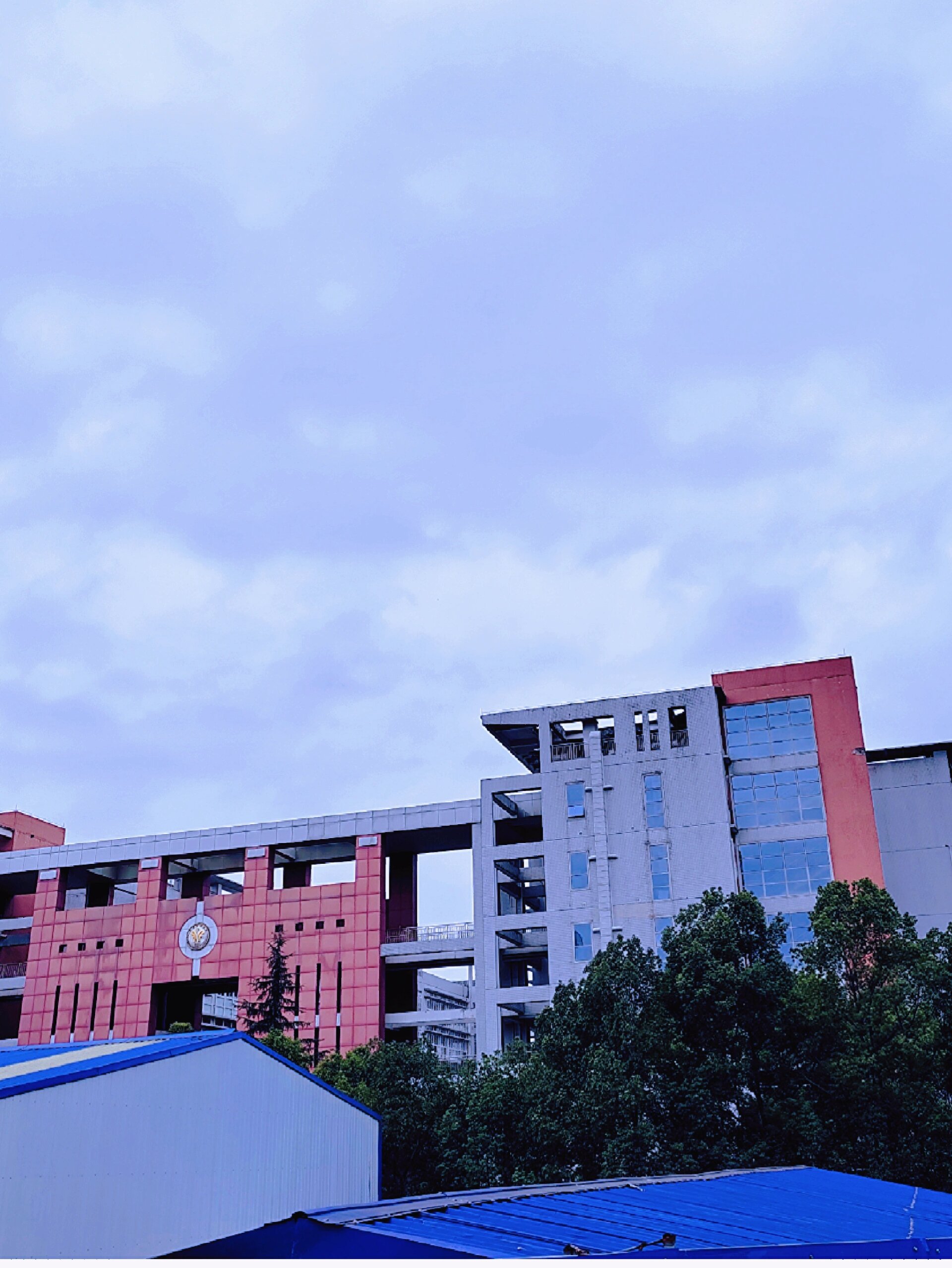 第二站 西南政法大学(渝北校区) 现在是不允许进入要扫码,而且变成了