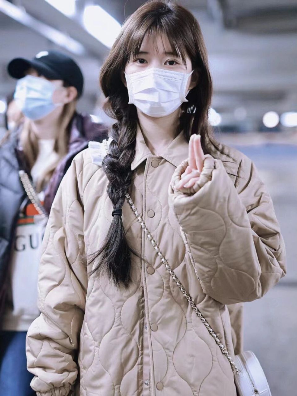 赵露思秋冬私服 | 身着百元小棉服,好甜好米 刷到一组赵露思的机场