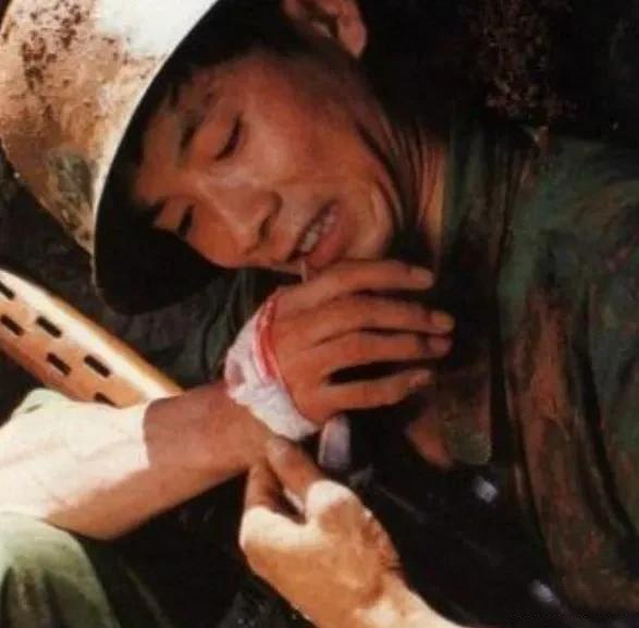 微头条打卡 致敬英雄 "英雄神枪手"郑钰.