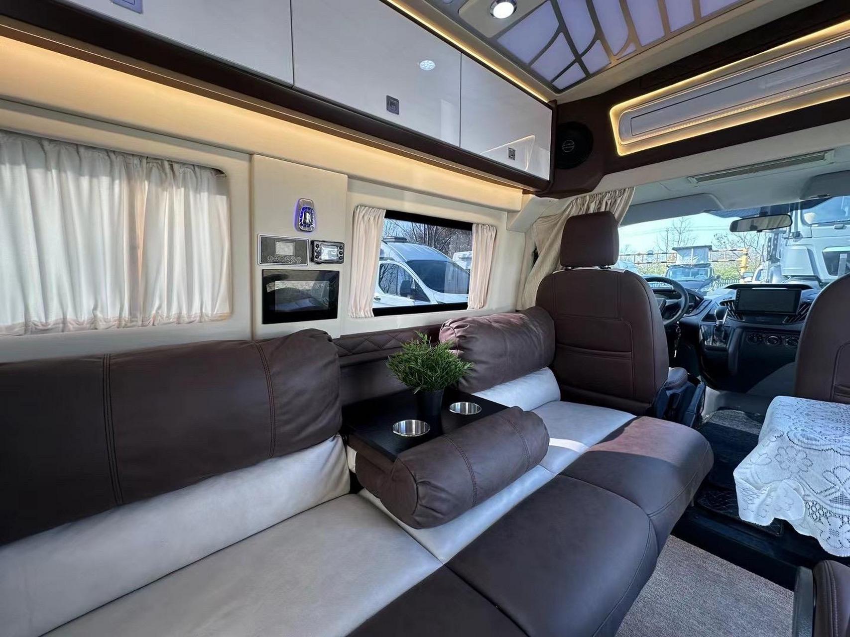 福特总裁版 b型房车 后置厨卫 个人一手 基本全新 骨折价  具体信息如