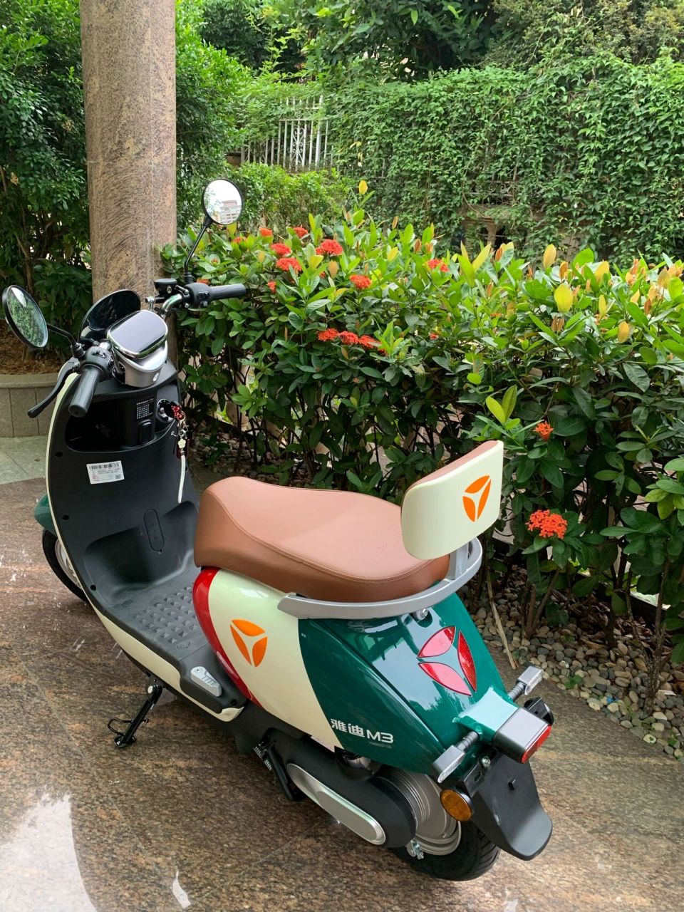 雅迪m3电动车01 人生第一次买电动车01 一眼相中雅迪意大利94