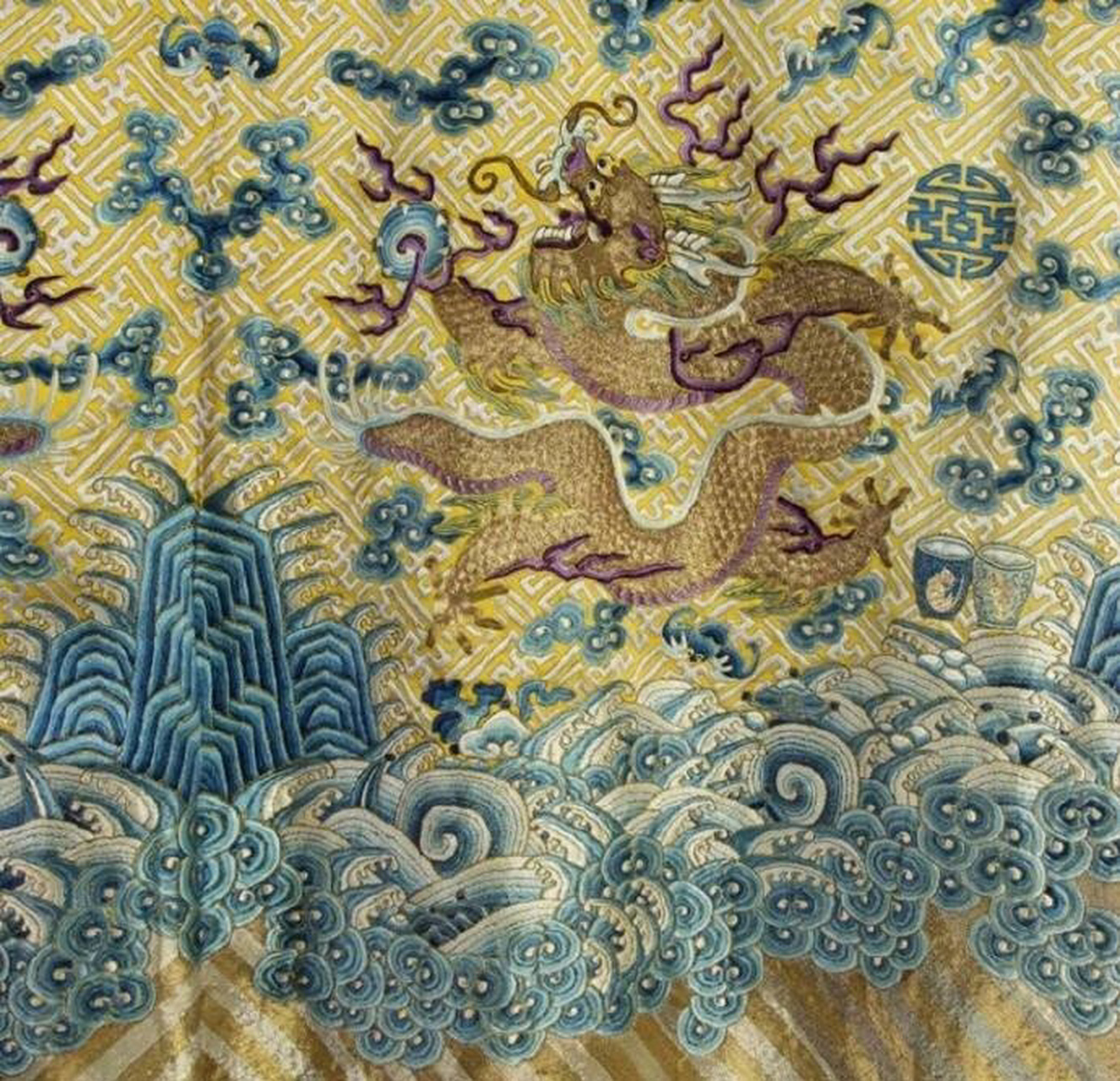 海水江崖纹98 中国的一种传统纹样,俗称"江牙海水","海水江牙" 是常