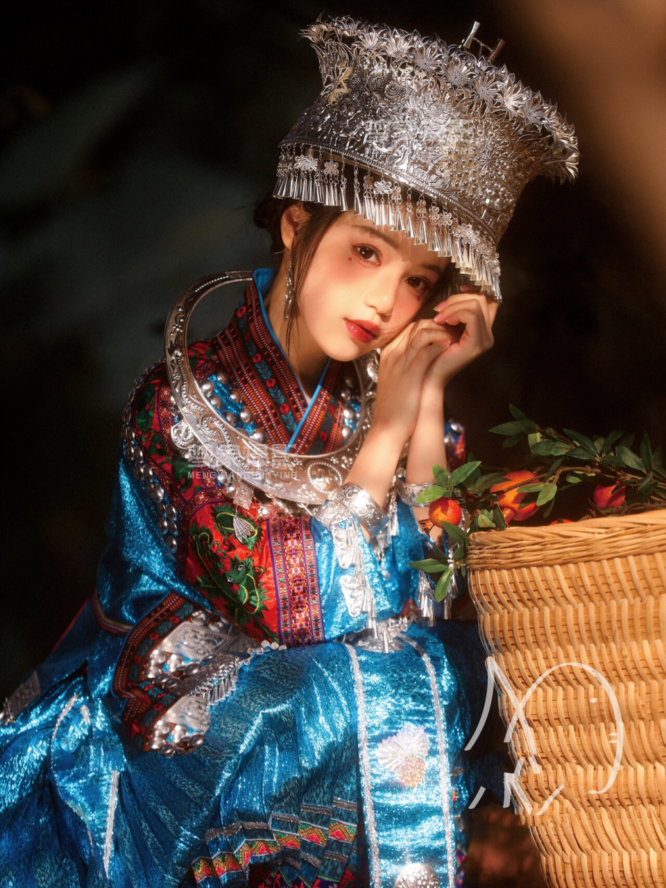 银光闪烁的苗疆少女·超惊艳的民族风写真 一个眼眸,沉醉了时光, 民族