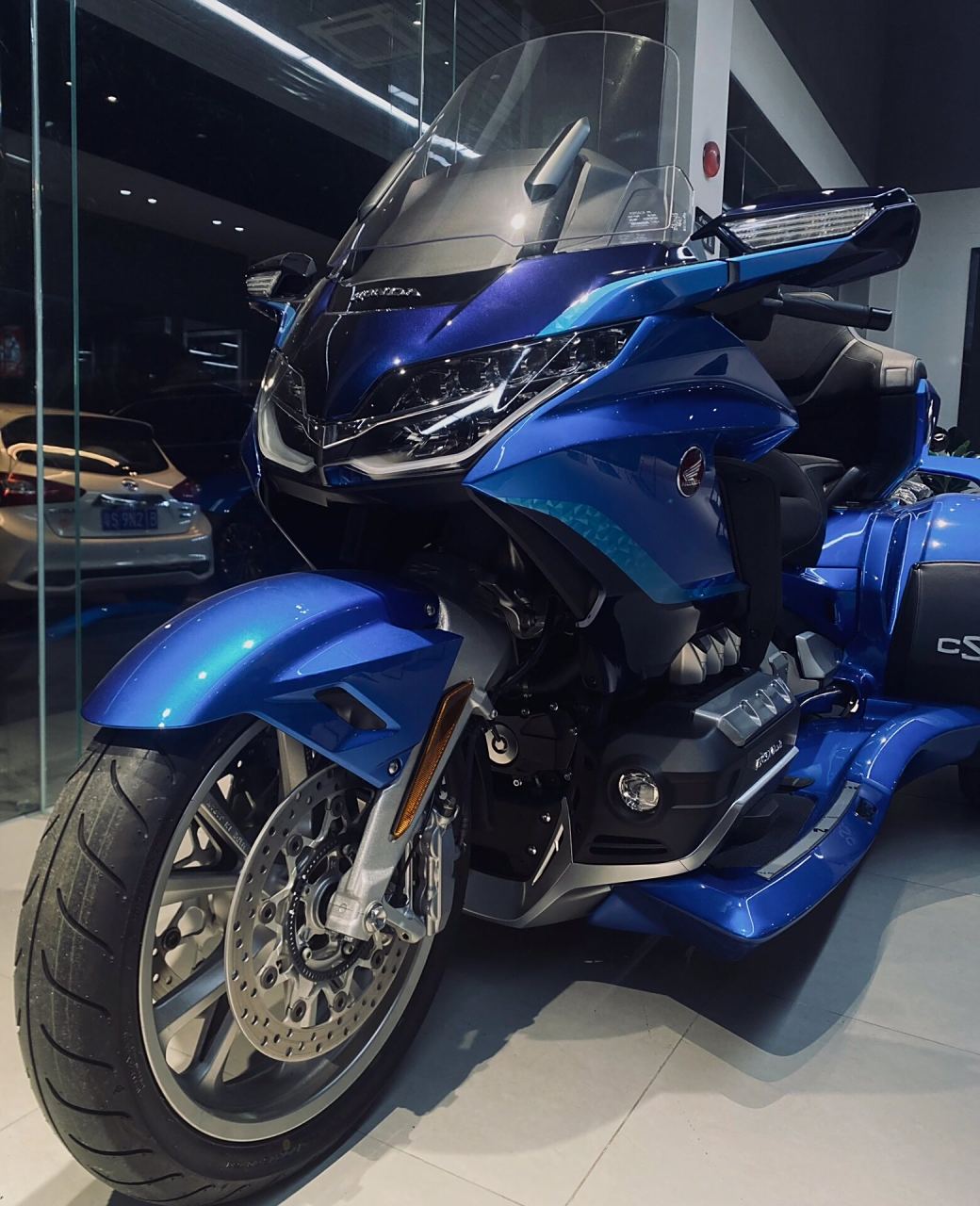 最顶级的本田摩托 最新款本田金翼正三轮,顶级csc顶配版配置:csc独立