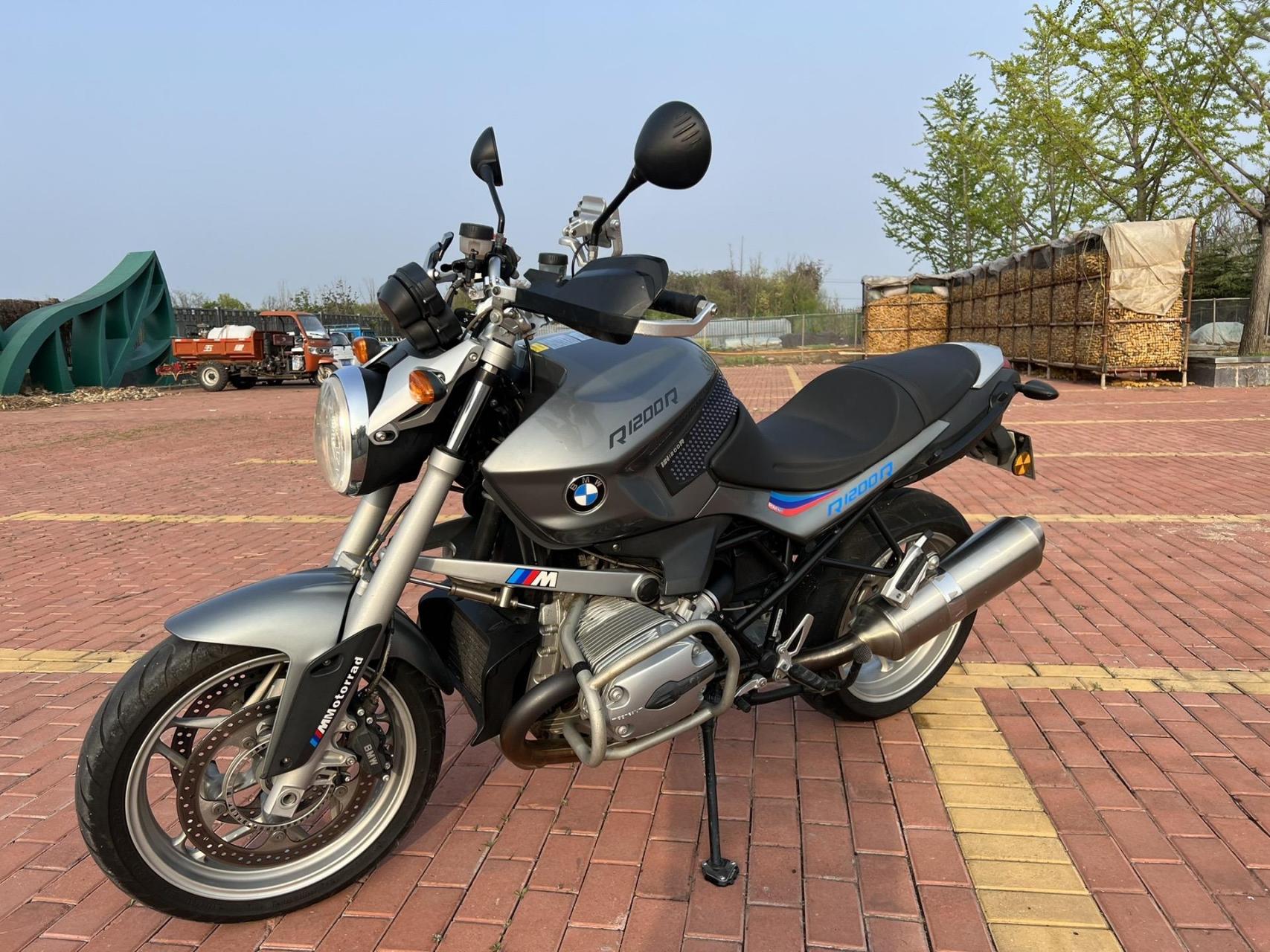 08年宝马r1200r一台,全车无拆无修,前后abs,一直放在车库里,全车原装