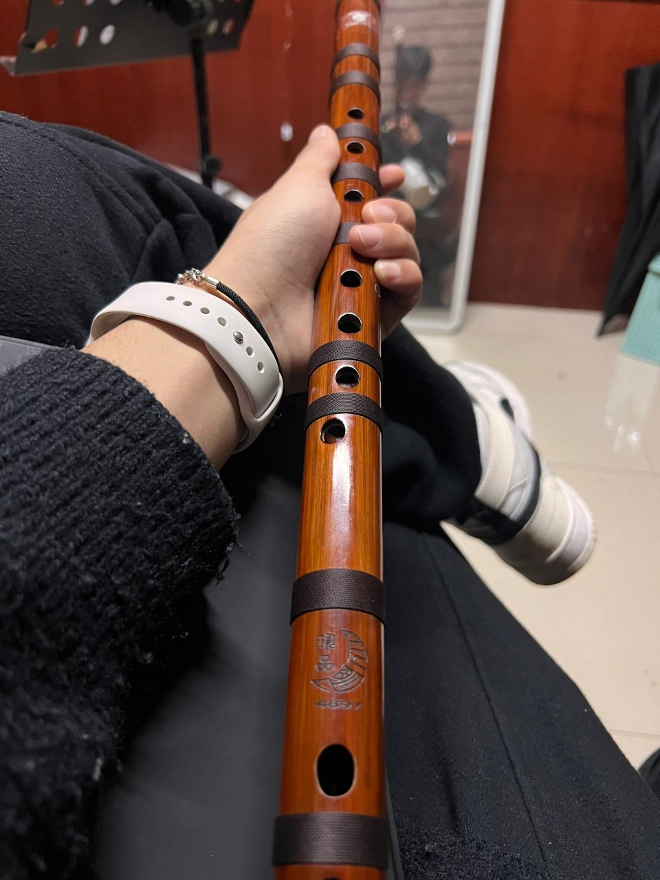 你没看错 确实是七个孔的笛子06 这个是大g调的,有7个孔哦!