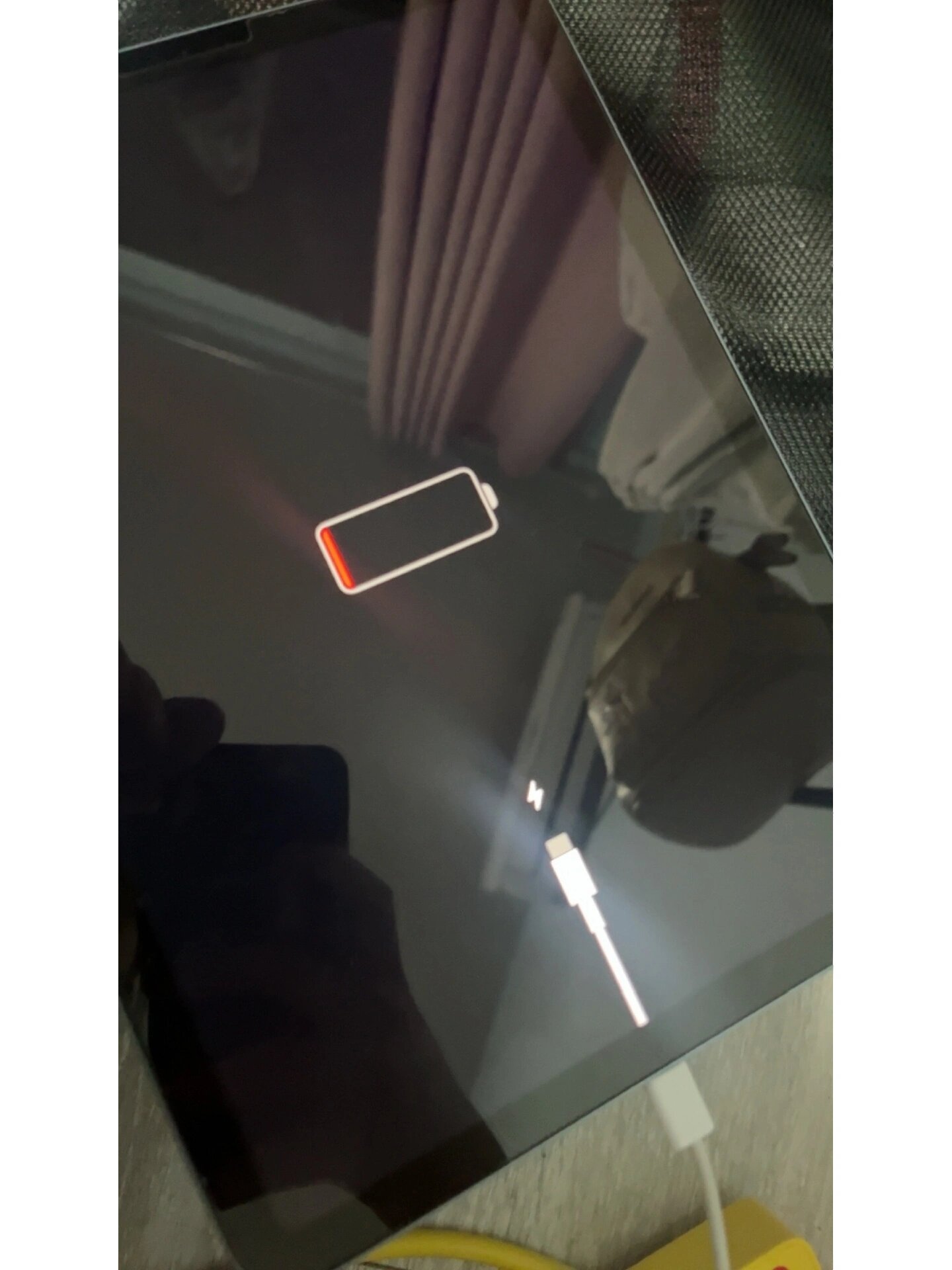 要远行当作充电宝给手机用才想起来我的ipad已经好久没有充电了 但是