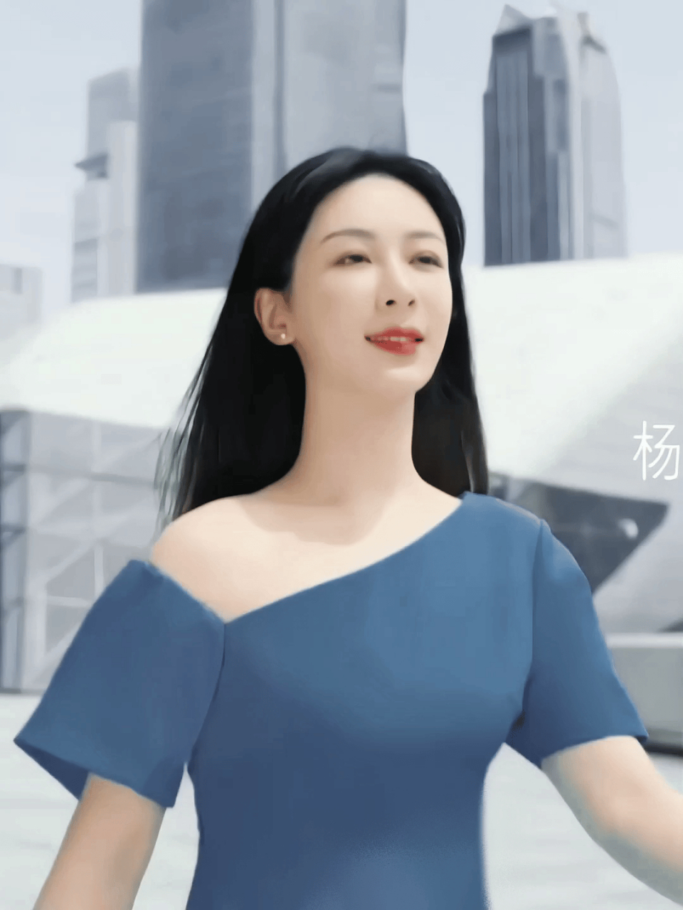 杨紫真的用这个略带发肿的脸演偶像剧吗?