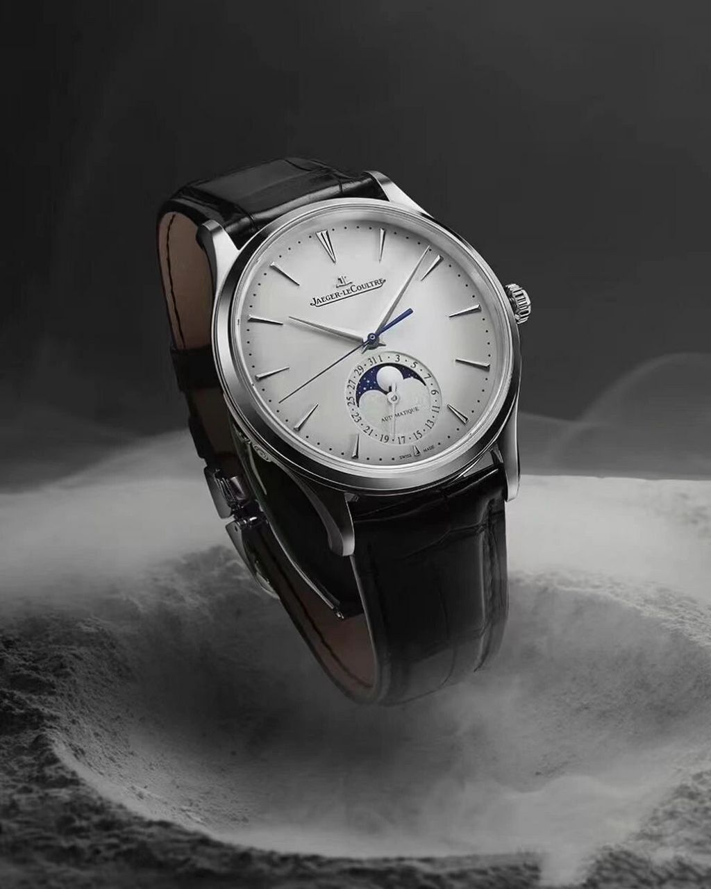 积家月相大师:每次呈现不同的月亮 标题:积家月相大师,掌握星空奥秘!