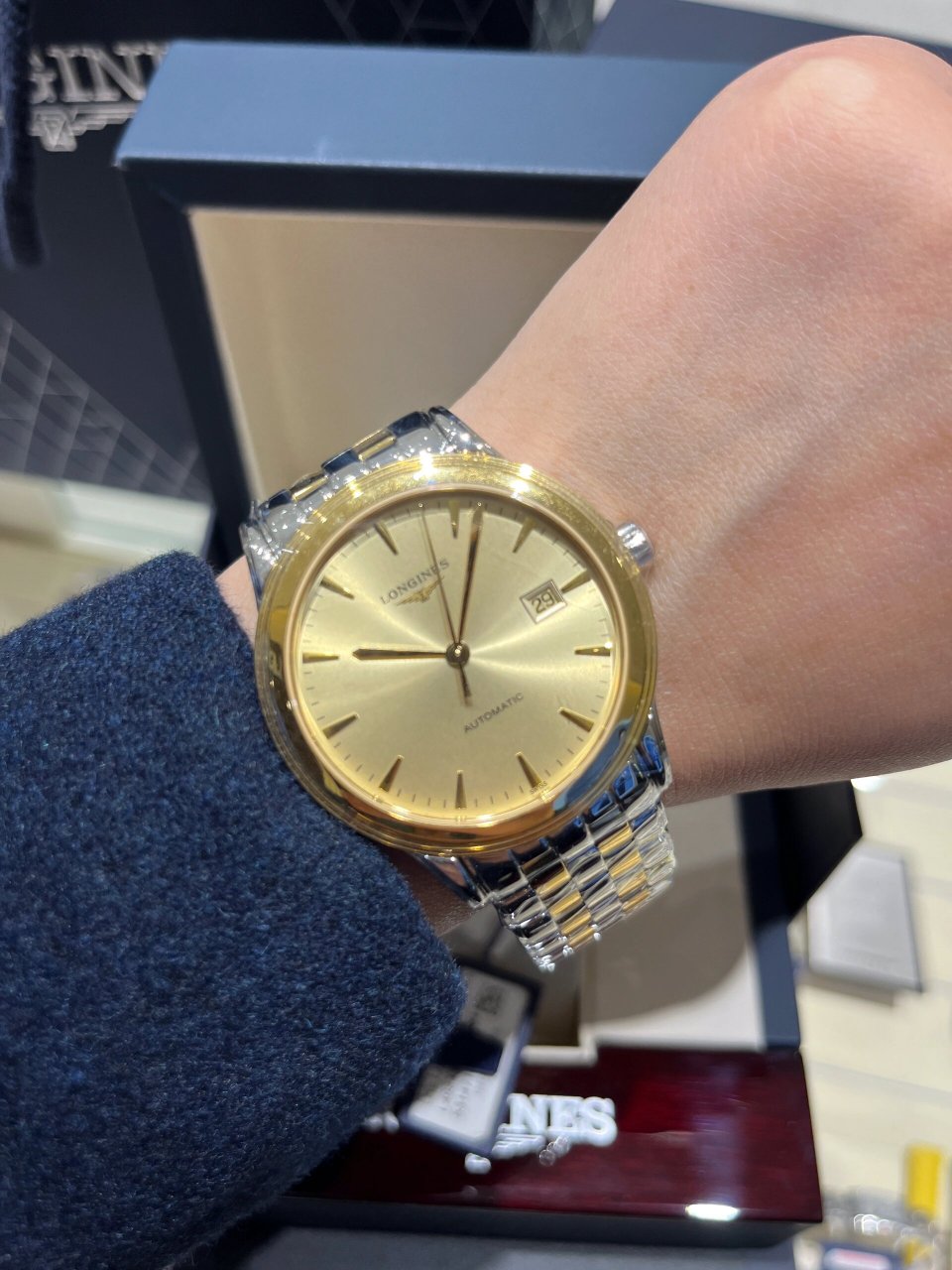 性价比王者|浪琴军旗系列间金机械男表 浪琴表军旗系列自 1957年推出