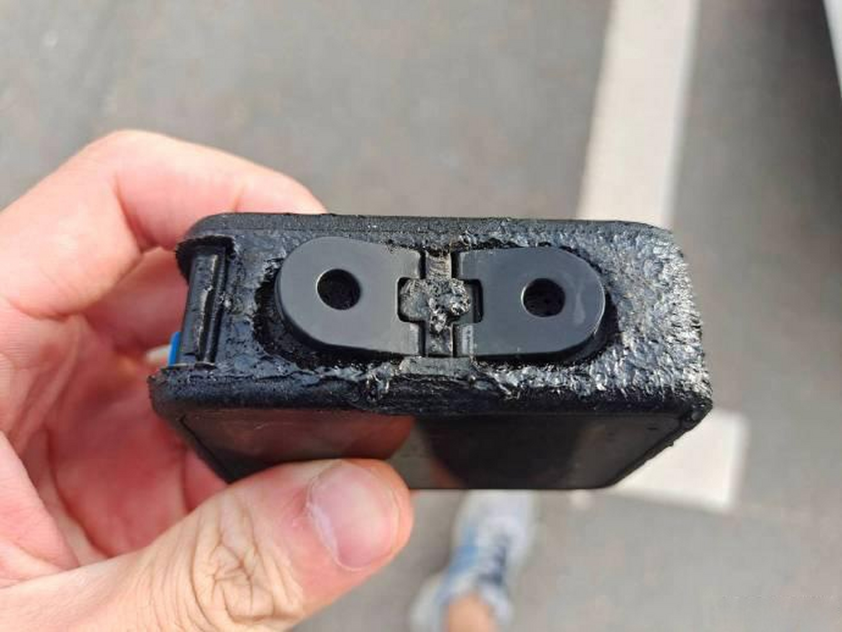 "战地记者"壮烈牺牲,硬是被烧糊了,都来欣赏一下导流槽雅座贵宾席上