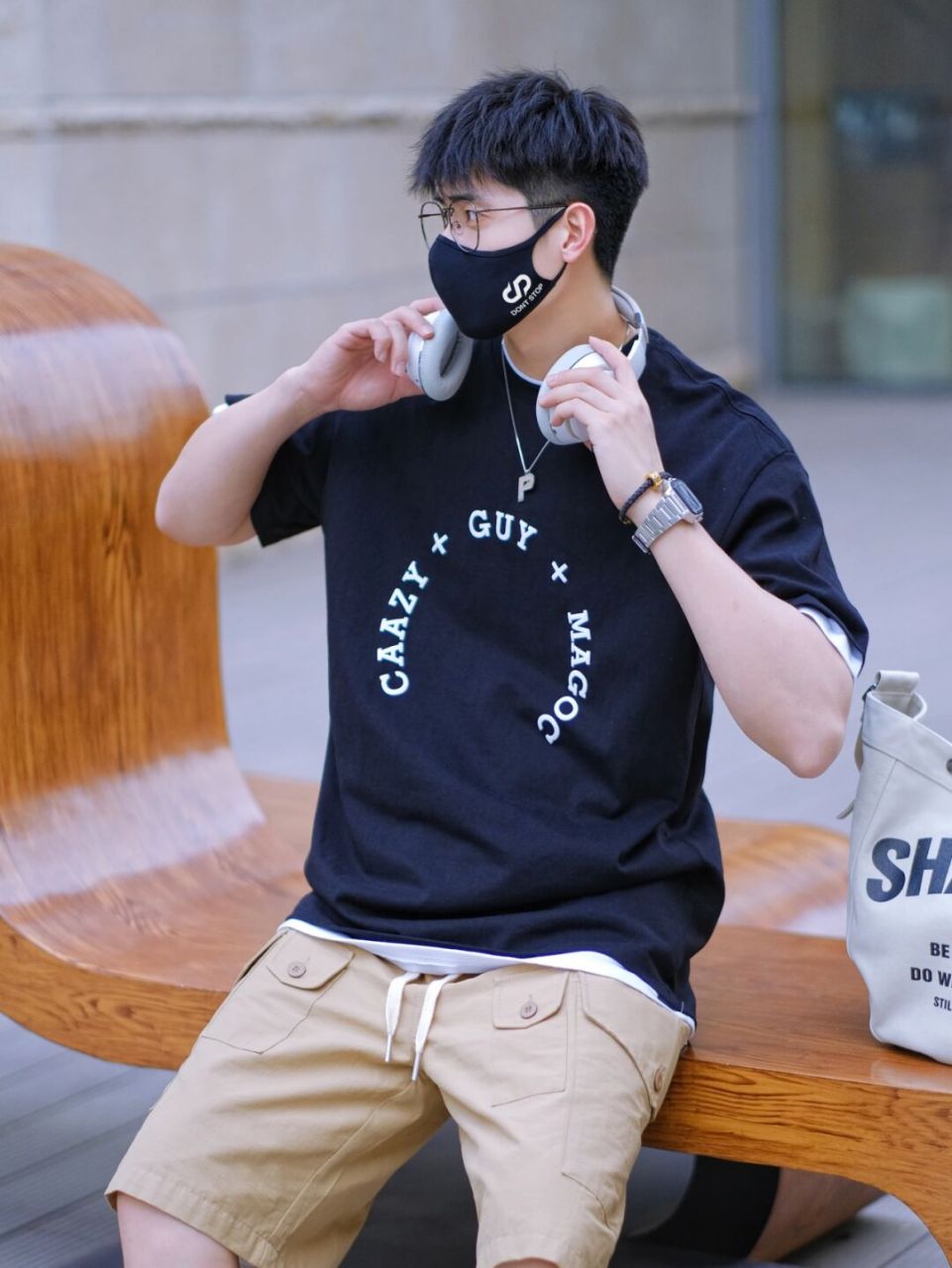 97关于男生初夏穿搭9578,"t恤叠穿"99就是很不错的选择,可以