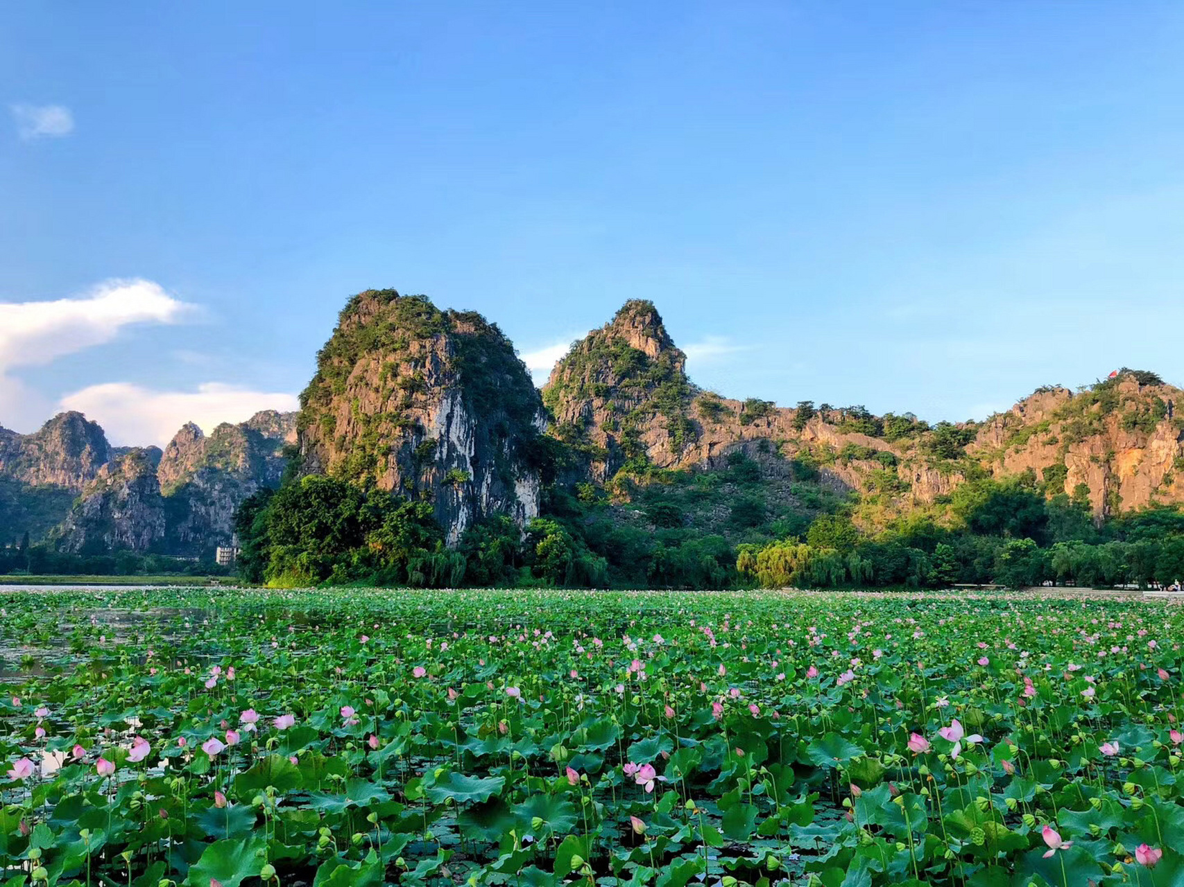 陆川版"小桂林"的龙珠湖,半城山水半城湖