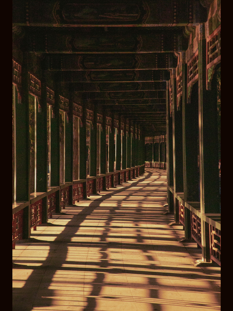 一条穿越古今的光影长廊|颐和园 颐和园长廊坐落在万寿山下72,昆明