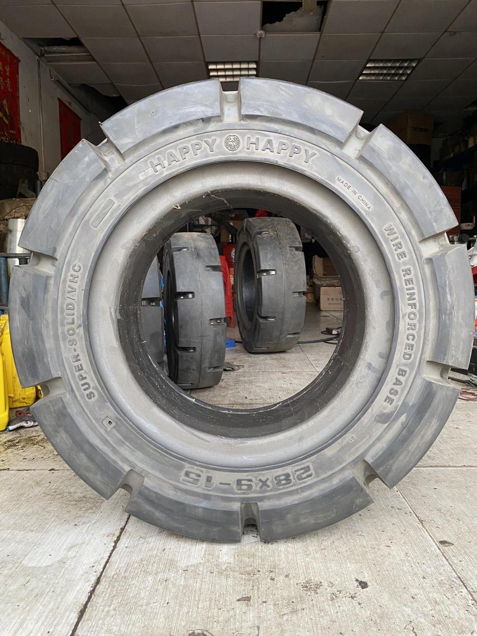 与美国波音747飞机同款橡胶实心轮胎,国际大品牌happy双喜公司制造,比