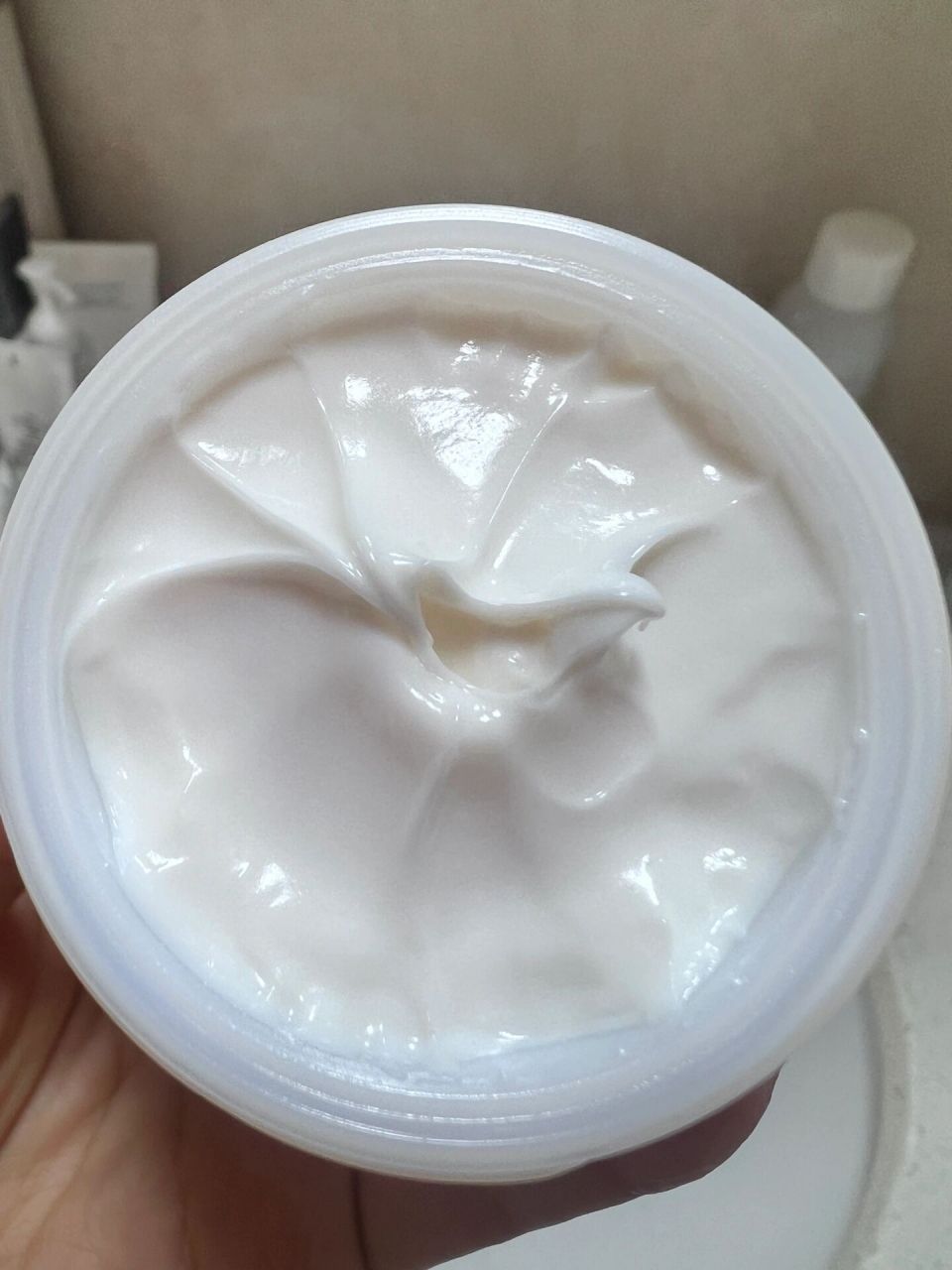 海蓝之谜乳霜对比新款云绒霜 去年买的soft版本 今天刚开封 	 老版本