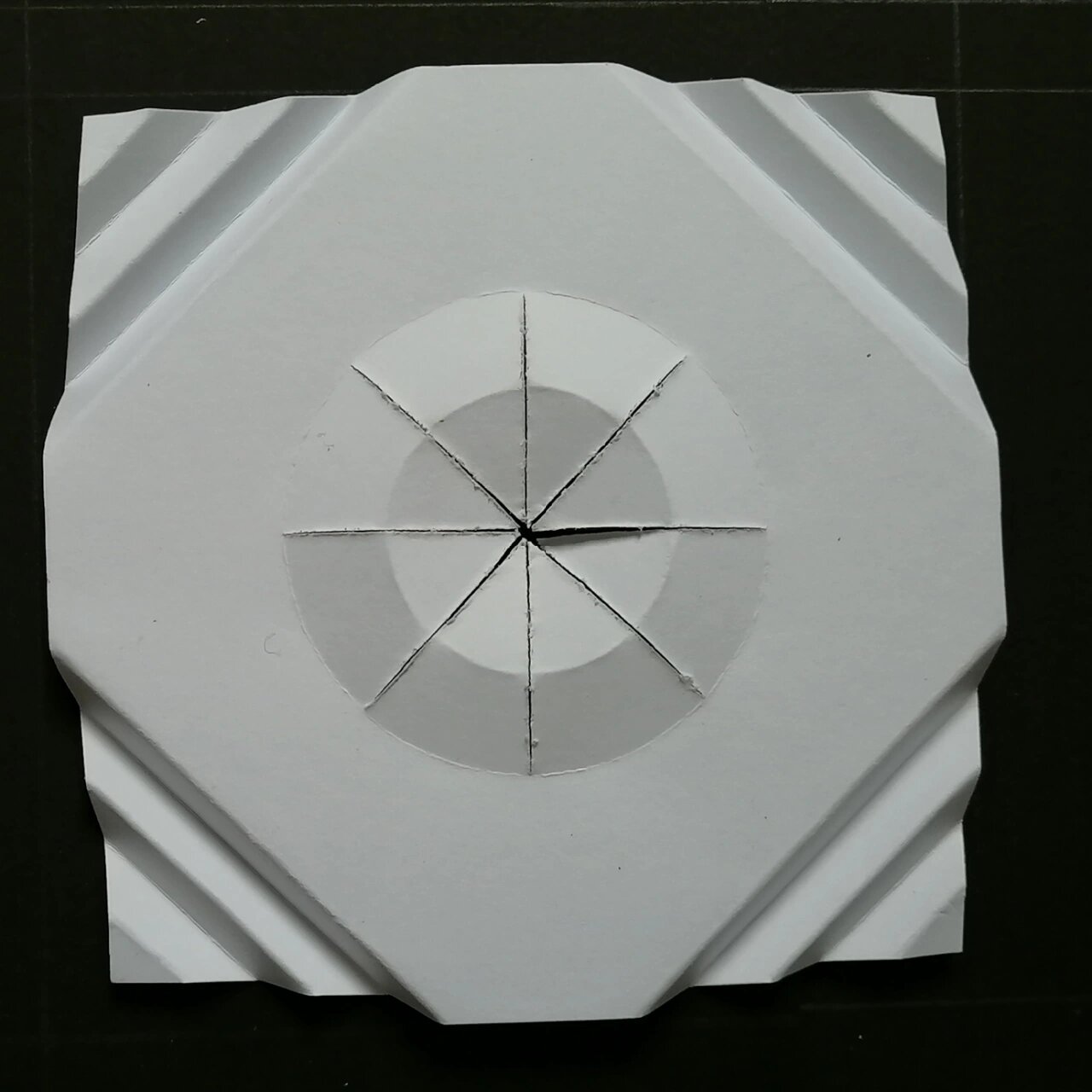 设计构成-纸材的半立体切折构成 半立体构成也被称为二点五维构成,半