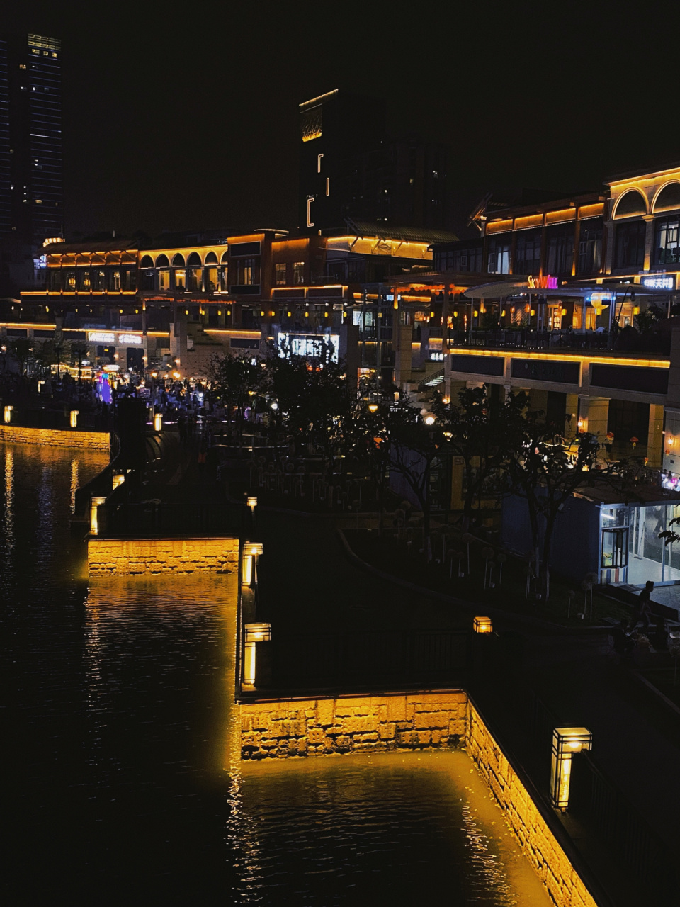 佛山夜市|97超级网红打卡景点"灯湖西街" 市井长巷 光影交错,人间