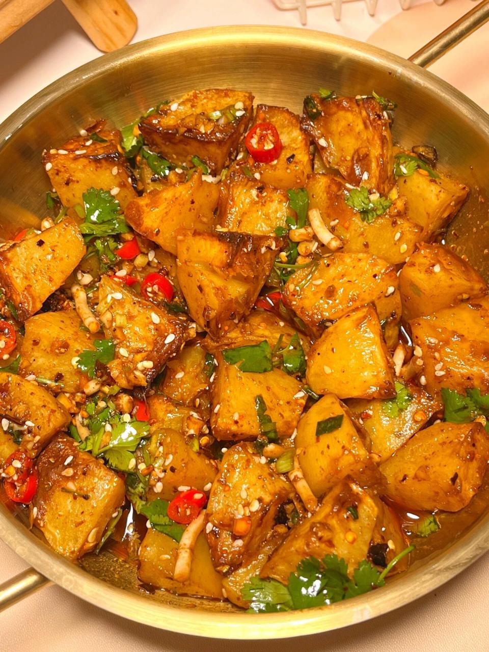 这糖醋锅巴土豆好吃到我想原地摆摊!