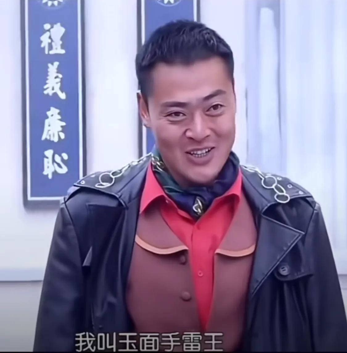 这是妥妥的神剧,用热气球救人,扔手雷不拔保险等等,最让人诟病的是