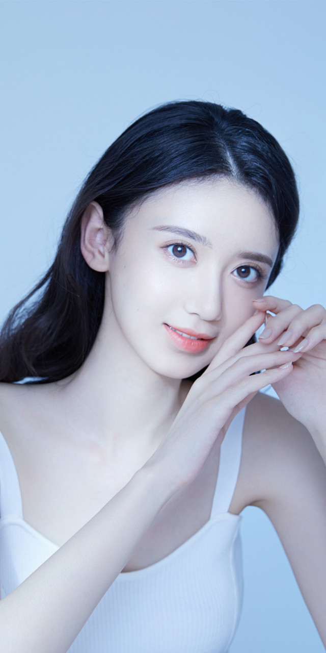 徐梓钧白色吊带唯美头像壁纸写真