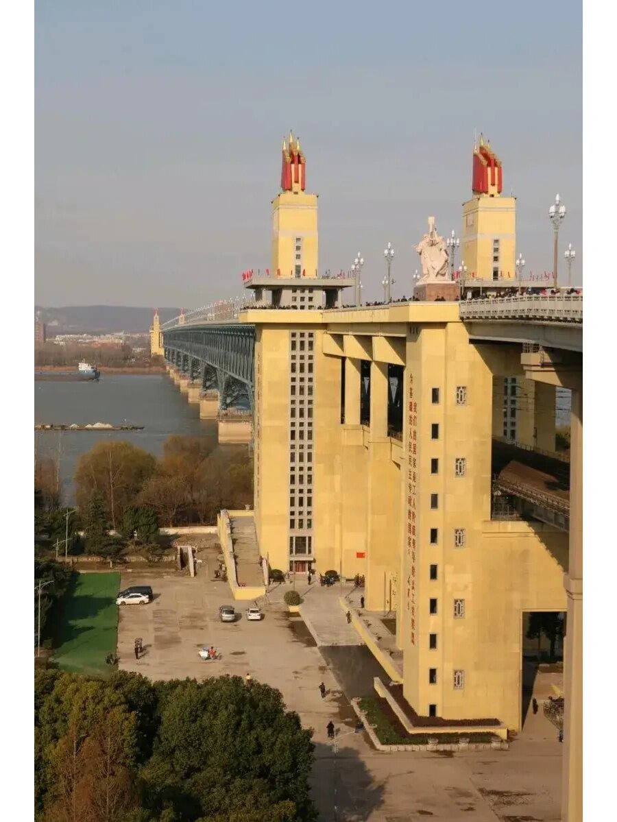 不同时期的南京长江大桥