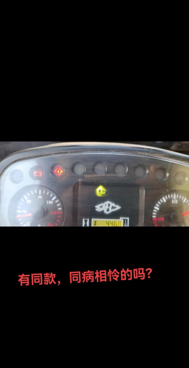 杭州a35z叉车开着开着仪表报发动机故障灯,油门踏板不管用,灭了车再