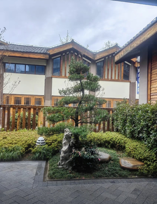 详细地址:安徽省霍山县陡沙河温泉小镇