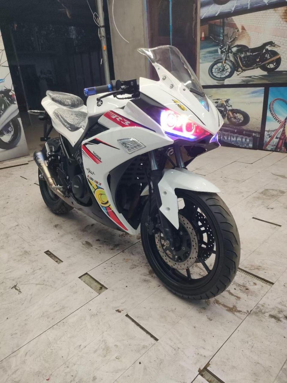 极品雅马哈款r35,液晶表六速双缸350m4排气,双恶魔眼,最高配置几乎